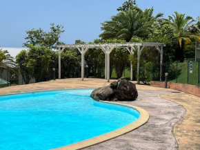 Zabana Lodge, dans un jardin tropical avec piscine